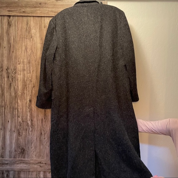 Men’s Top Coat - Picture 8 of 9